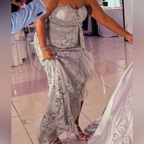 Strapless Grey gown - Picture 3 of 9